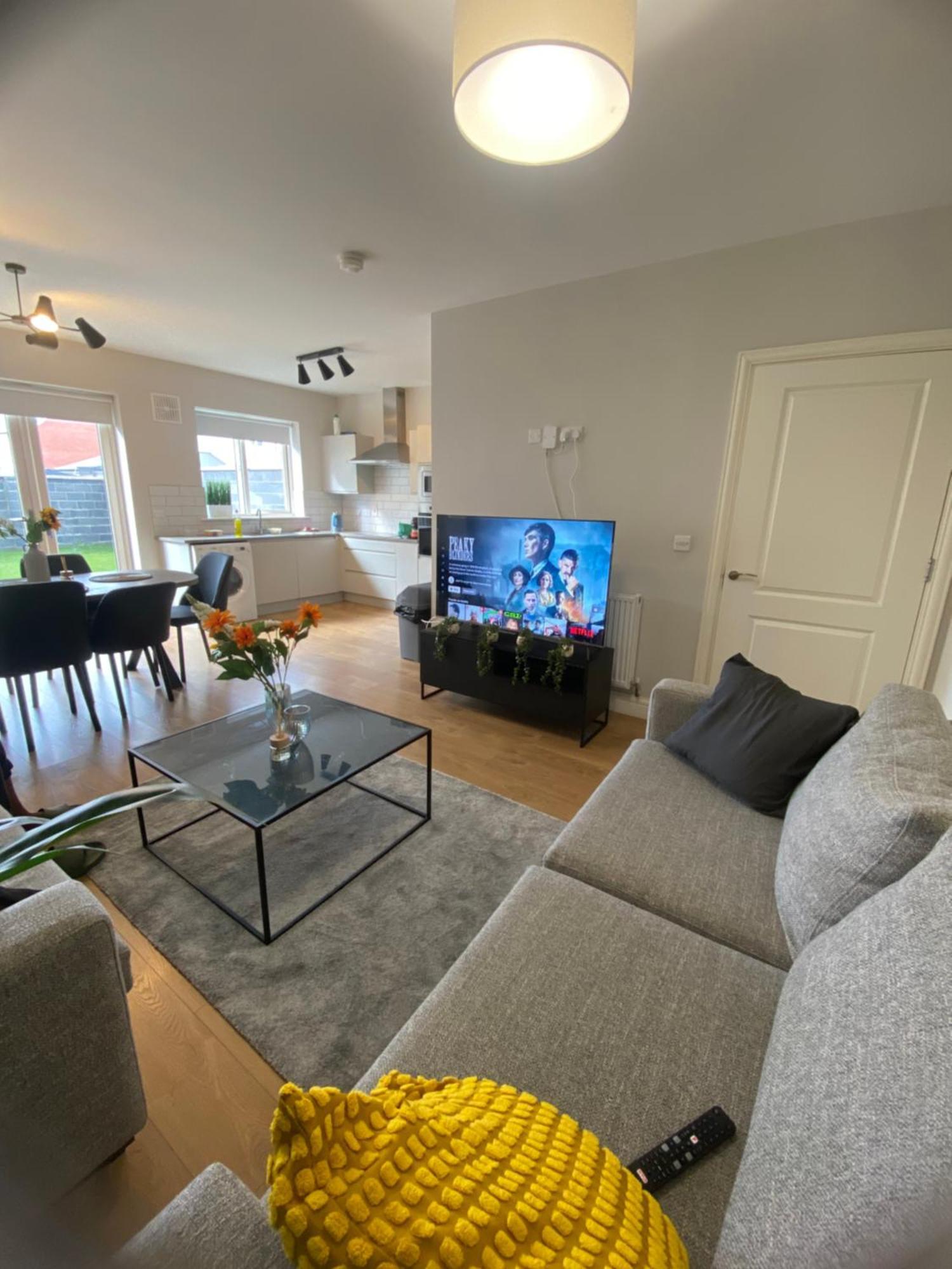 Privatunterkunft Extra Large In New House At Citywest *